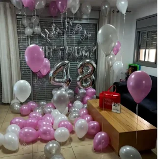 להפתיע בגדול עם עיצוב חדר יום הולדת מלא בבלונים בתקרה בגובה העיניים ועל הרצפה סידור מהמם שיהפוך כל חלל לחגיגה אמיתית ומרגשת.