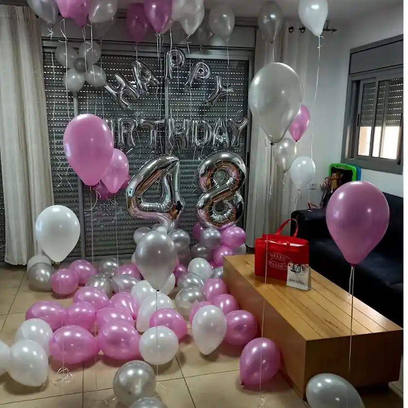 להפתיע בגדול עם עיצוב חדר יום הולדת מלא בבלונים בתקרה בגובה העיניים ועל הרצפה סידור מהמם שיהפוך כל חלל לחגיגה אמיתית ומרגשת.