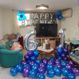 עיצוב חדר בלונים בכחול וסגול ליום הולדת