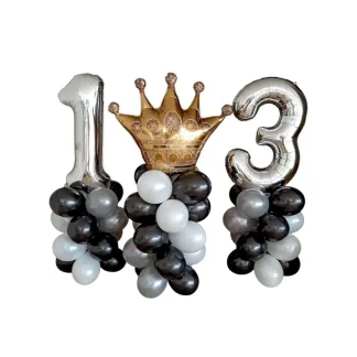 קישוט בלונים לבר מצווה עם ספרות 13 וכתר זהב, שלושה מעמדים מרגשים שעומדים לבד ומעצימים את יומו המיוחד של ילדכם עם המון חן בכל לפינה שתבחרו לעצב.