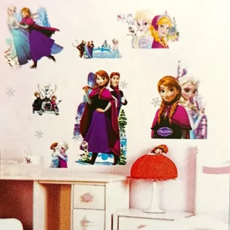 מדבקות קיר אנה ואלזה על קיר מעל שולחן כתיבה